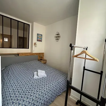 Apartment Les Carmelites : A 5 Min A Pied De La Gare Poitiers