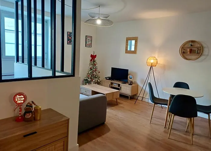 Les Carmélites : à 5 Min à Pied De La Gare